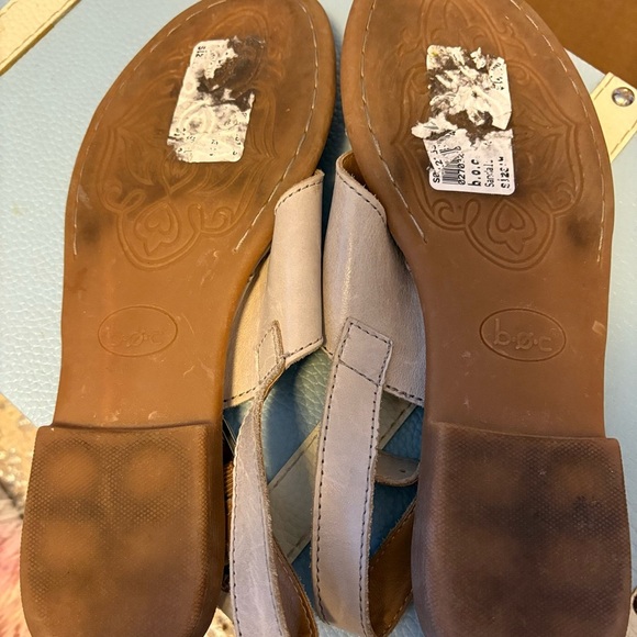 b.o.c. Cream and Gold Comfort Sandals - Picture 9 of 10